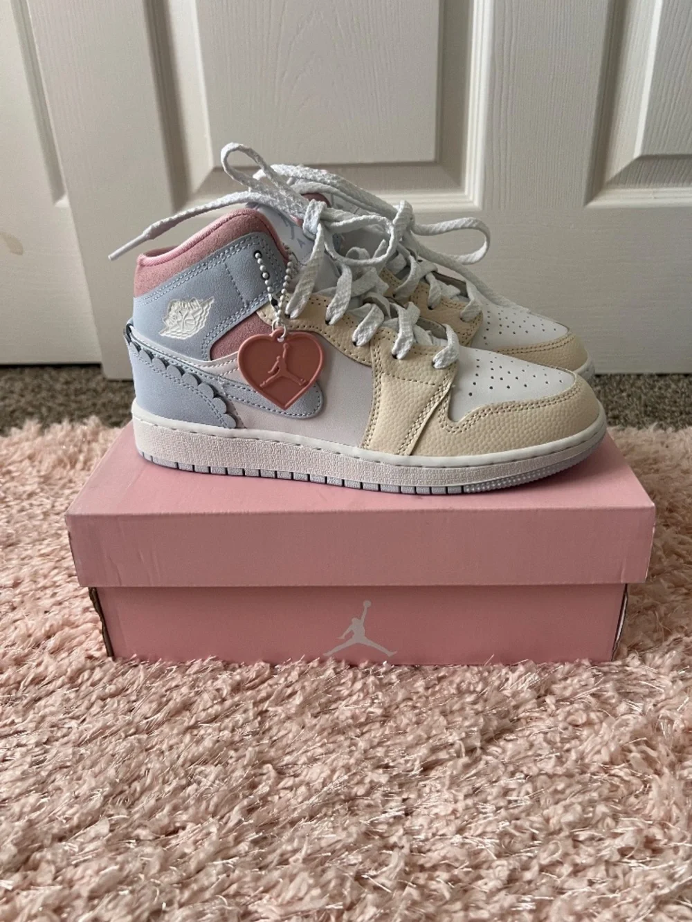 Air Jordan 1 Mid ( Grade school)